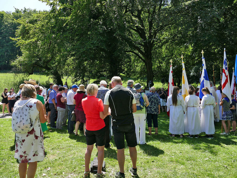 Festgottesdienst zum 1.000 Todestag des Heiligen Heimerads auf dem Hasunger Berg (Foto: Karl-Franz Thiede)